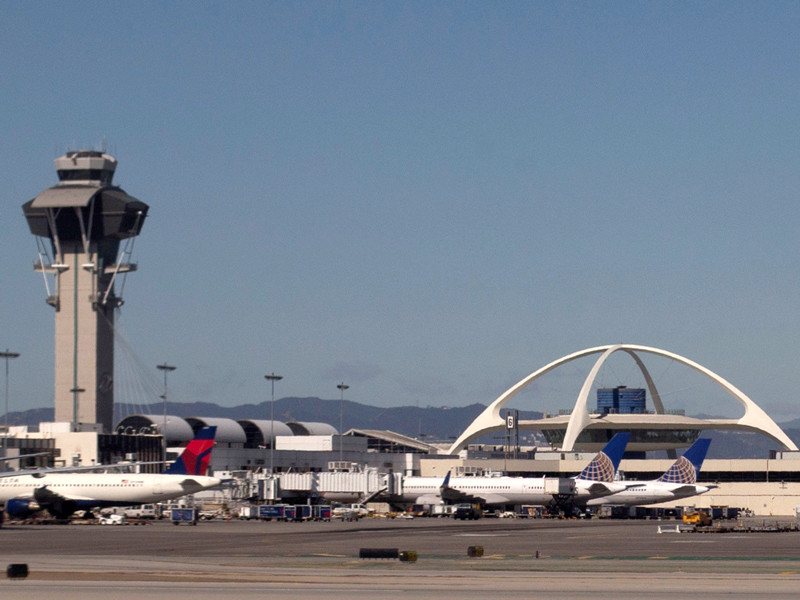 Власти закрыли аэропорт Лос-Анджелеса из-за сообщений о стрельбе