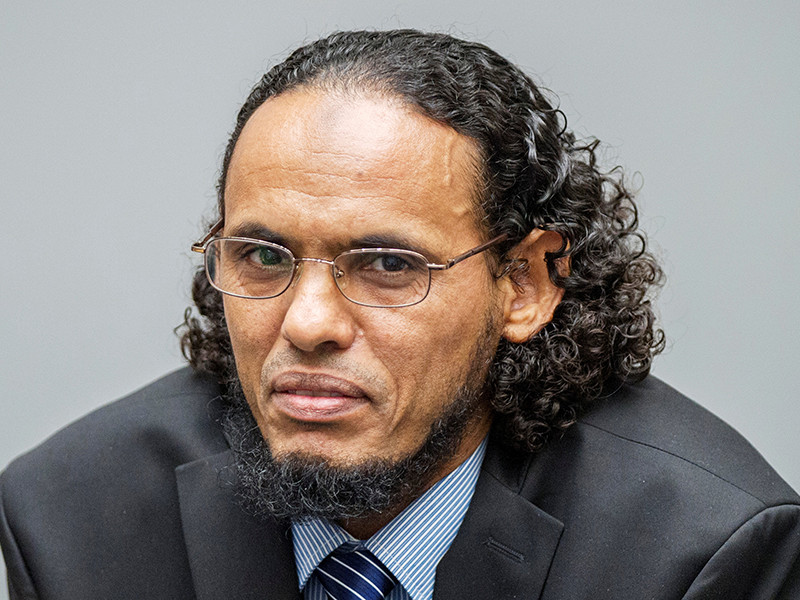 Исламский боевик Ахмад аль-Факи аль-Махди из группировки "Ансар-ад-Дин" признал свою вину перед Международным уголовным судом в уничтожении исламистами девяти мавзолеев и мечети в древнем африканском городе Тимбукту. Ему грозит до 30 лет тюрьмы