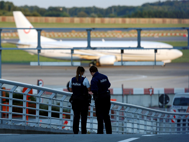 Угроза взрыва на направлявшихся в Брюссель двух самолетах не подтвердилась