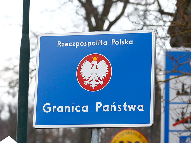 Сотни чеченцев, бежавших из РФ, организовали стихийный лагерь на белорусско-польской границе в надежде пообщаться с представителями польской дипмиссии