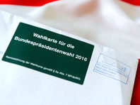 Для тех граждан, которые живут за рубежом или в день голосования работают, в Австрии выпускают специальные бюллетени. После того, как человек поставил отметку в документе, бюллетень заклеивается и отправляется в избирком для подсчета