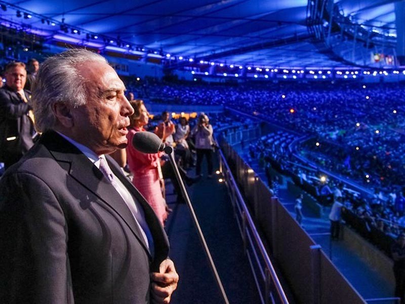 На церемонии открытия Паралимпийских игр 2016 года, прошедшей на арене "Маракана" в Рио-де-Жанейро, публика освистала чиновников и политиков. Новый бразильский президент Мишел Темер был освистан во время торжественной речи