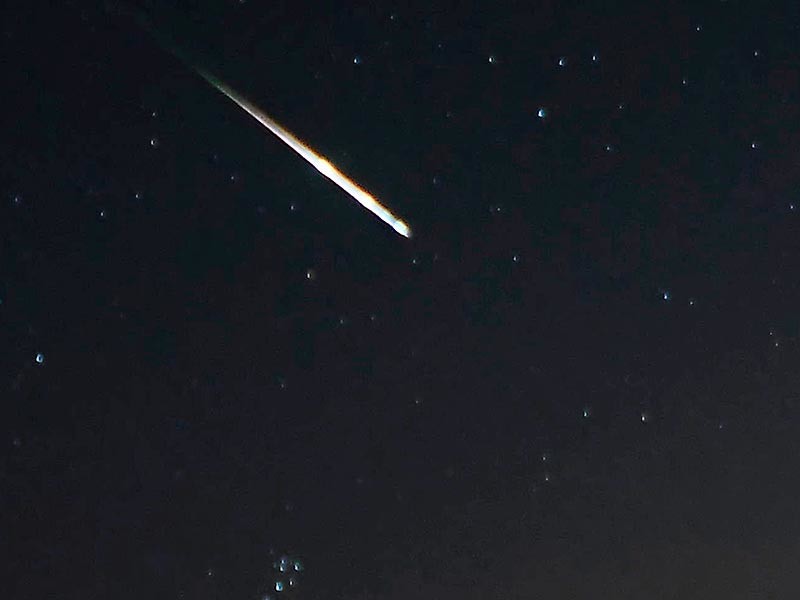 Над островом Кипр в ночь с 8 на 9 сентября пролетел метеорит. Как сообщает Reuters, ссылаясь на почетного председателя Астрономического общества Кипра Иоанниса Факаса, предполагаемый метеорит взорвался в воздухе