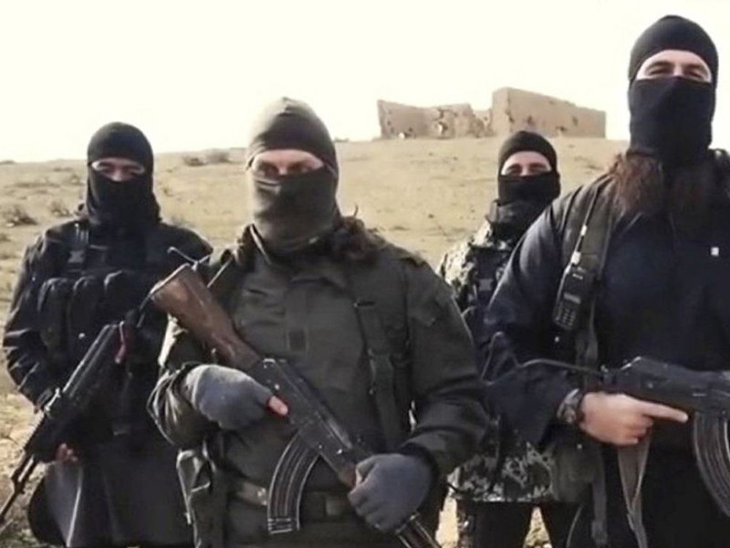 Боевики запрещенной в РФ террористической организации "Исламское государство" (ИГ, ДАИШ) опубликовали видео с захваченным в плен офицером ФСБ