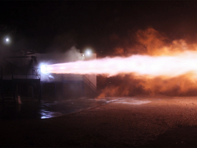 Американская компания SpaceX успешно провела стендовые испытания двигателя Raptor, который предполагается использовать при полетах к Марсу