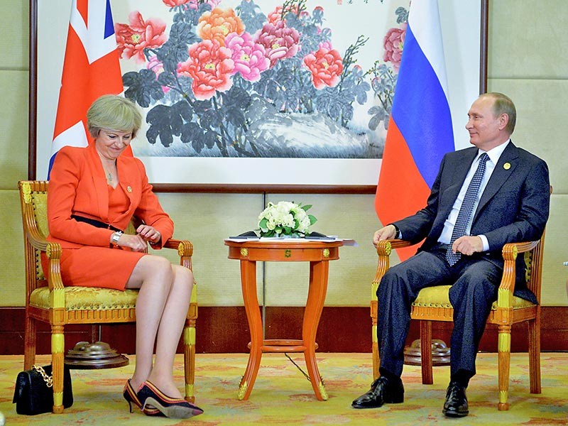 Британское правительство высказало свою версию того, как прошла первая встреча нового премьер-министра страны Терезы Мэй и президента РФ Владимира Путина и о чем разговаривали лидеры двух стран