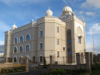 В Великобритании десятки людей ворвались в сикхский храм Gurdwara Sahib в курортном городе Лемингтон-Спа