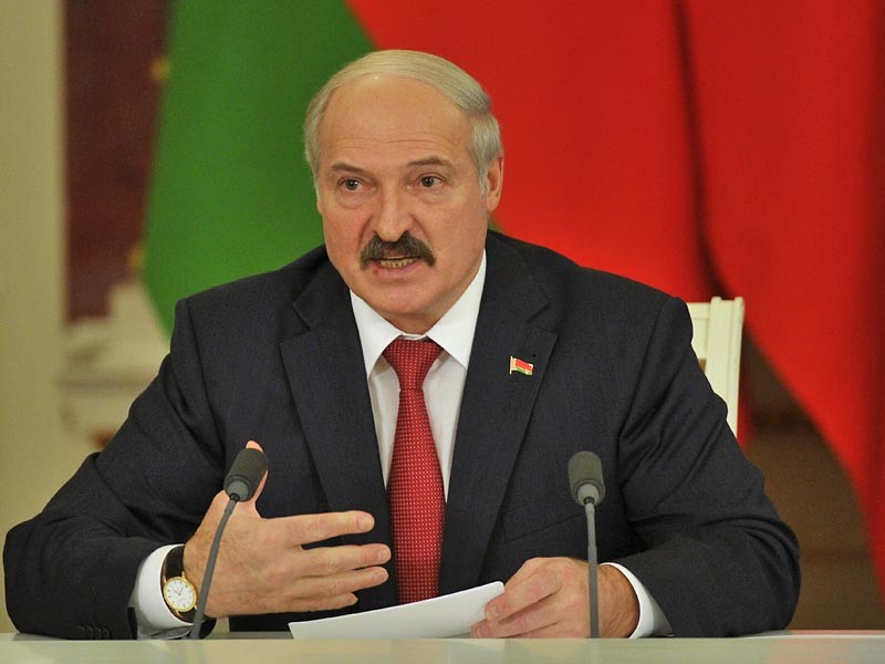 Лукашенко возмутился действиями МПК в отношении белоруса, пронесшего флаг России на открытии Паралимпиады