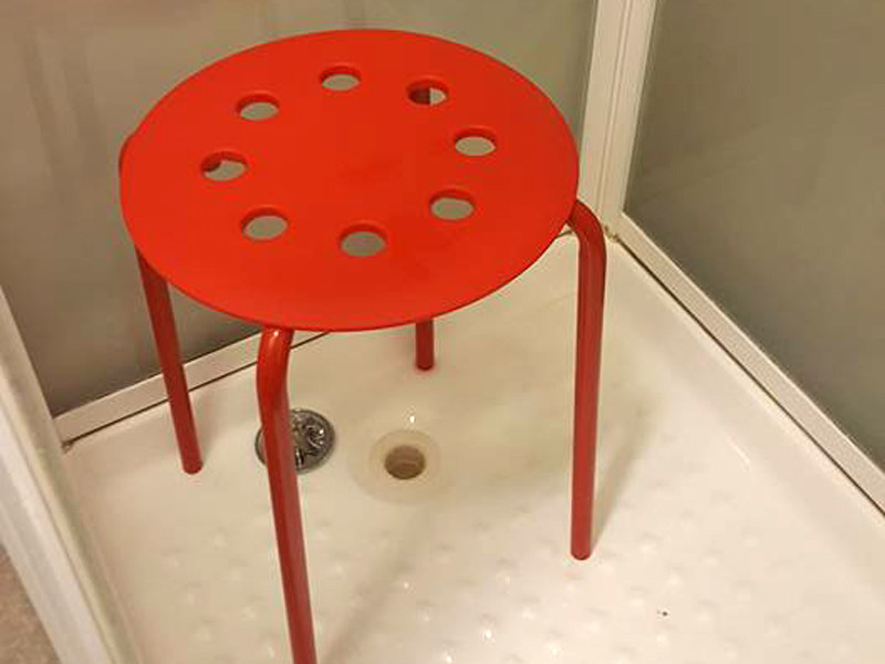 Норвежец разозлился на IKEA за стул, в котором застряли его гениталии