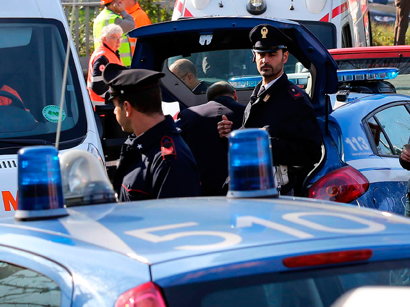 На Сардинии легковой автомобиль врезался в толпу: десятки пострадавших