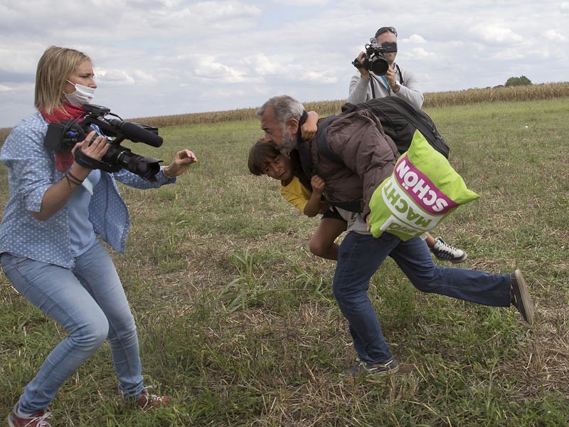 Бывший оператор венгерского телеканала N1TV Петра Ласло, которая обрела дурную славу в сентябре прошлого года после того, как поставила подножку убегавшему от полиции сирийскому беженцу с ребенком на руках, предстанет перед судом