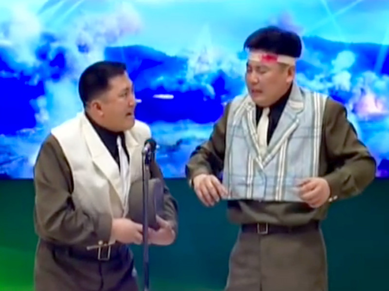 В Северной Корее сняли 11-й сатирический выпуск программы "Сцена оптимизма от Сонгуна", высмеивающий американского президента Барака Обаму и главу аппарата Белого дома Дениса Макдоно