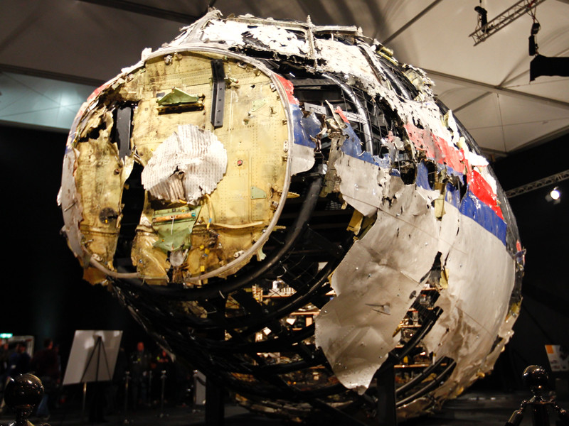 Международная следственная группа по расследованию крушения самолета Boeing 777 "Малайзийских авиалиний" (рейс MH17) летом 2014 года на Донбассе пришла к выводу, что ракета, сбившая лайнер, была доставлена из России