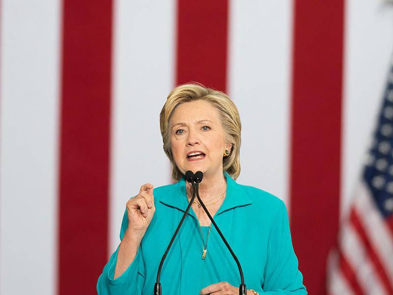 Клинтон назвала серьезной угрозой возможное вмешательство России в выборы президента США