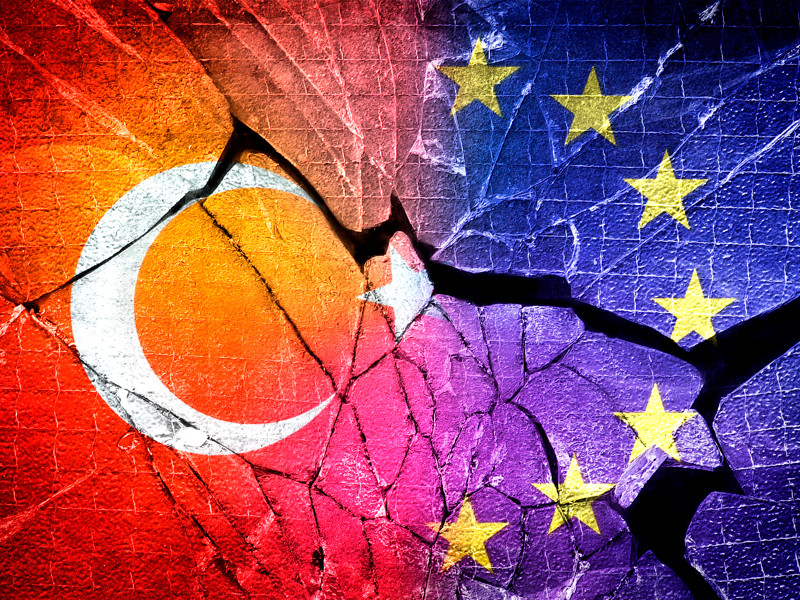 Турция требует от Евросоюза безвизовый режим в обмен на помощь с потоком беженцев