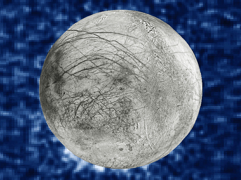 Астрономы NASA получили новое подтверждение версии о существовании океана под поверхностью спутника Юпитера - Европы. На снимках, полученных с помощью орбитального телескопа Hubble, они увидели очертания, которые считают изображением гейзеров, извергающихся из-под поверхности Европы
