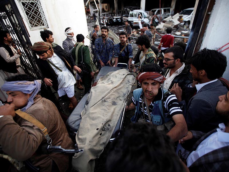 В столице Йемена Сане бомбежке подверглась траурная церемония, погибли и пострадали сотни человек, сообщает ТАСС со ссылкой на ливанский телеканал Al-Mayadeen