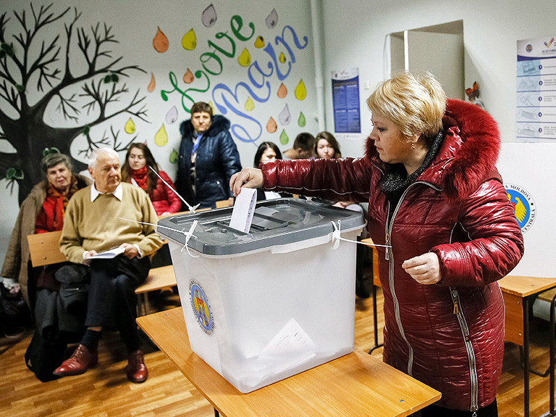 Президентские выборы в Молдавии могут считаться состоявшимися, сообщила в середине дня в воскресенье председатель Центральной избирательной комиссии (ЦИК) Алина Руссу. К 13:20 по местному времени (15:20 мск.) явка превысила необходимый порог в 33,3%