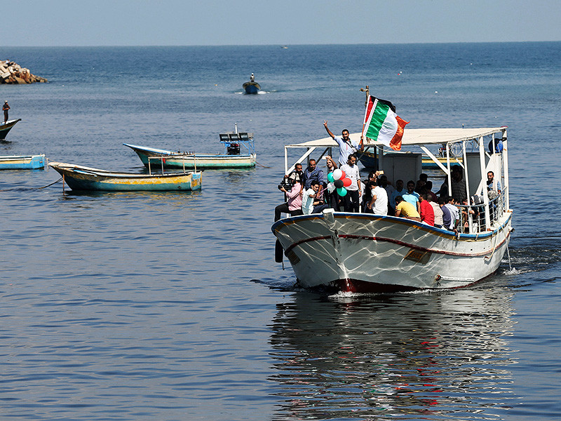 Военнослужащие Армии Израиля (ЦАХАЛ) задержали неподалеку от побережья страны судно "Зайтуна", на борту которого находились участницы "женской флотилии", пытавшиеся прорваться в сектор Газы