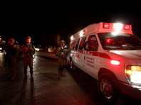 В результате нападения огнестрельные ранения получили трое военнослужащих, которые уже были доставлены в больницы иерусалимского комплекса "Адаса"