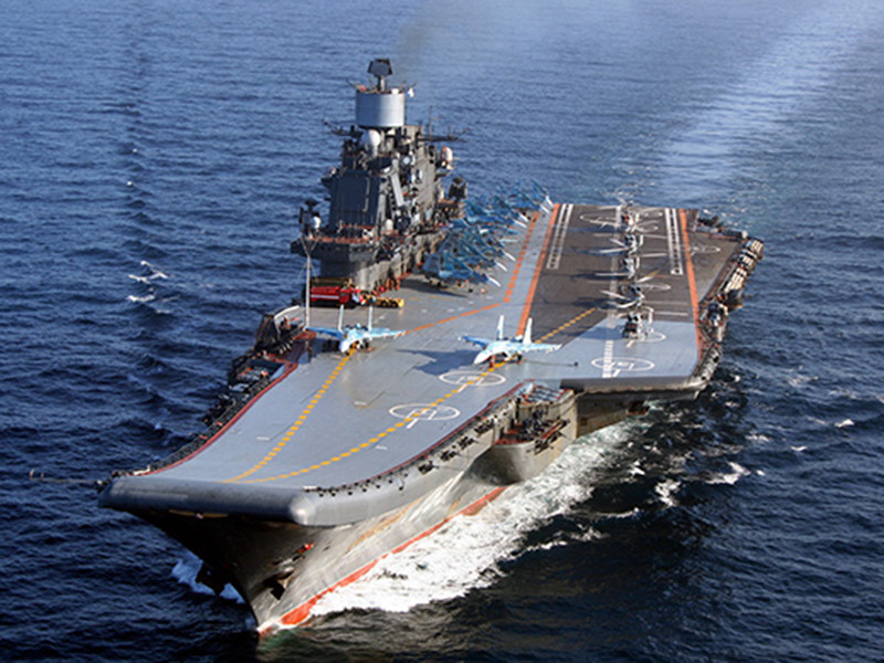 Норвежский береговой патрульный самолет Lockheed P-3 Orion сделал снимки корабельной авианосной группы ВМФ России во главе с авианесущим крейсером "Адмирал Кузнецов"