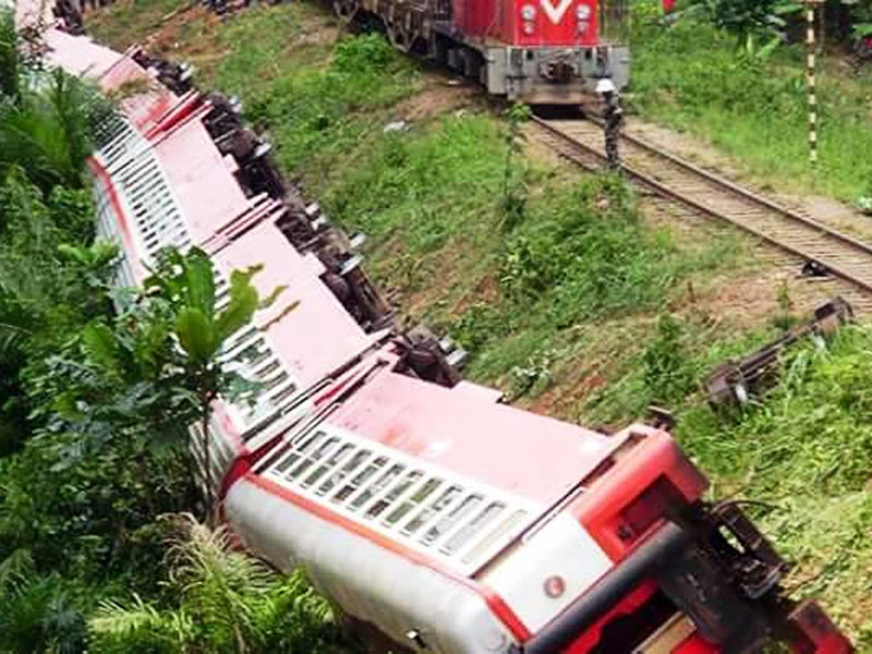 В Камеруне с рельсов сошел переполненный пассажирский поезд, 10 погибших
