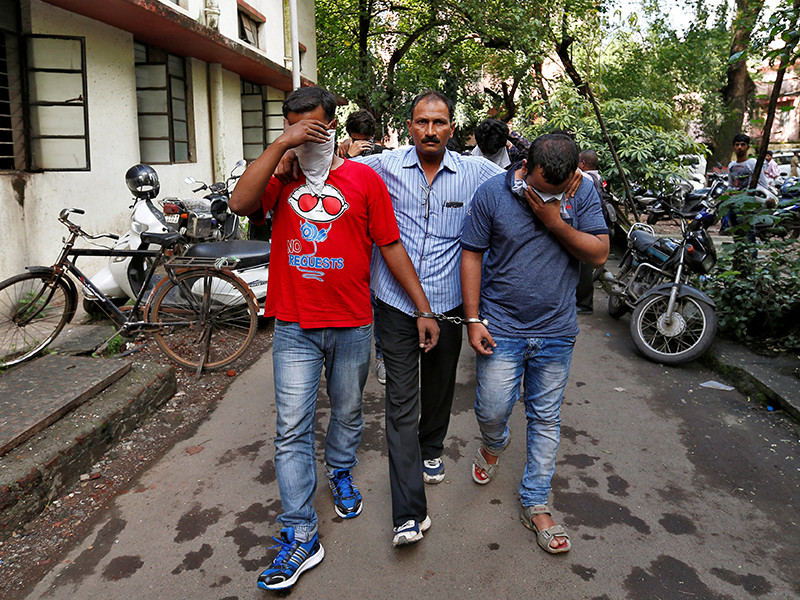 В индийском штате Махараштра в городе Тане недалеко от Мумбая полиция арестовала 70 человек и опросила несколько сотен, расследуя дело о масштабном телефонном мошенничестве