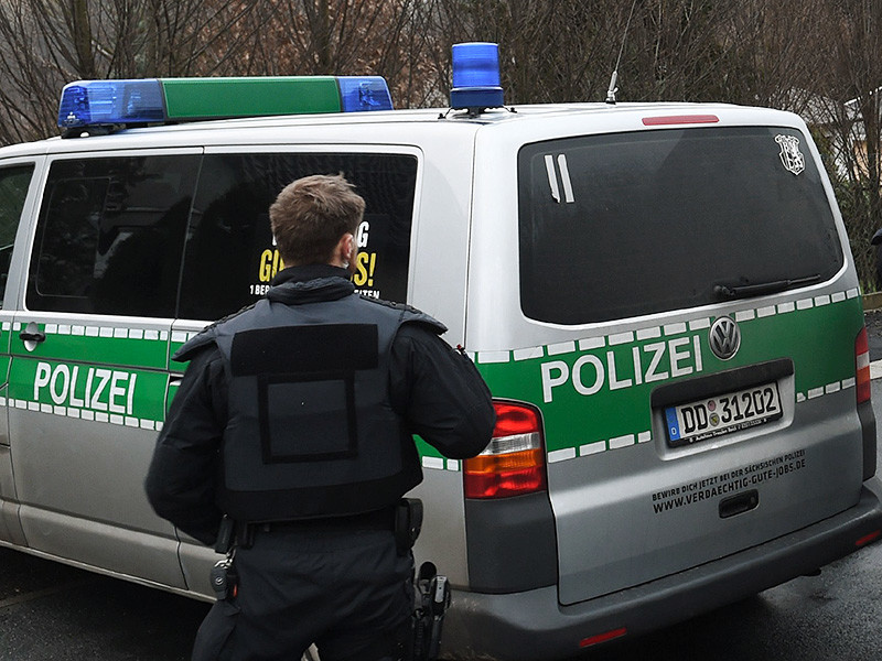 Германская полиция проводит силовую спецоперацию в городе Хемниц для предотвращения теракта. Был осуществлен минимум один контролируемый взрыв - при штурме одной из квартир на востоке города