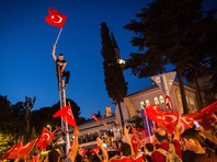 В ночь на 16 июля в Турции группа мятежников совершила попытку военного переворота, в результате которой 246 турецких граждан погибли, не считая мятежников, более 2 тысяч человек получили ранения. Мятеж был подавлен Подробнее: http://www.newsru.com/world/01Oct2016/erdosays.html