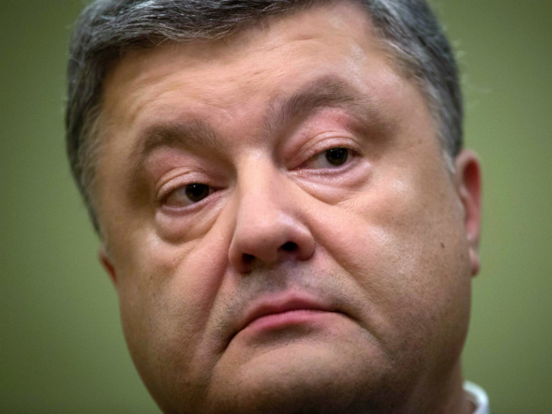 По словам президента Украины, в случае невыполнения договоренностей, достигнутых в Минске, есть две альтернативы: война на Донбассе и открытое наступление на Россию