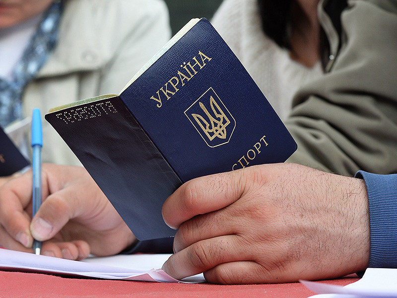 МИД Украины опасается, что визовый режим с РФ станет причиной массовой смены гражданства уехавших на заработки украинцев