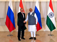 Президент РФ Владимир Путин прибыл с двухдневным визитом в Индию, где в штате Гоа проведет переговоры с индийским премьером Нарендрой Моди и примет участие в саммите БРИКС