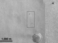 Ученые считают, что черное пятно на снимке - это Schiaparelli, который упал с высоты 2-4 километра на скорости около 300 километров в час