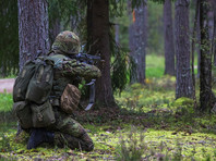 Лига обороны Эстонии, в которую входит около 25,4 тысячи человек, организует специальные мероприятия для своих добровольцев, во время которых проводятся различные тренировки, обучающие эстонцев быть партизанами
