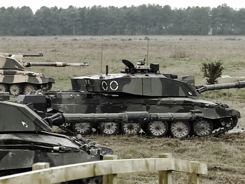 Великобритания планирует перебросить танки, дроны и 800 военных в Восточной Европе. Предполагается, что это станет первым из нескольких маневров НАТО в регионе на фоне растущих опасений по поводу возможной угрозы со стороны России