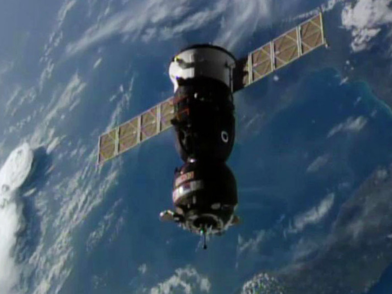 Космический корабль "Союз" с очередным экипажем для МКС успешно пристыковался к станции