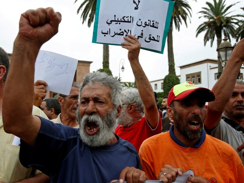 Волна митингов прокатилась по Марокко из-за гибели торговца, пытавшегося защитить свой промысел от властей
