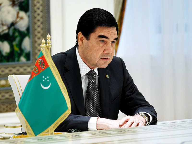 По случаю 25-летия независимости Туркменистана президент страны Гурбангулы Бердымухамедов  подписал целый ряд указов о награждении орденами и медалями граждан, внесших большой вклад в становление и развитие республики