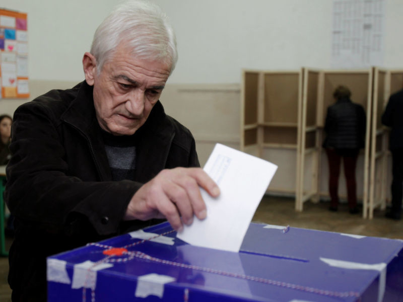 Правящая партия побеждает на парламентских выборах в Черногории
