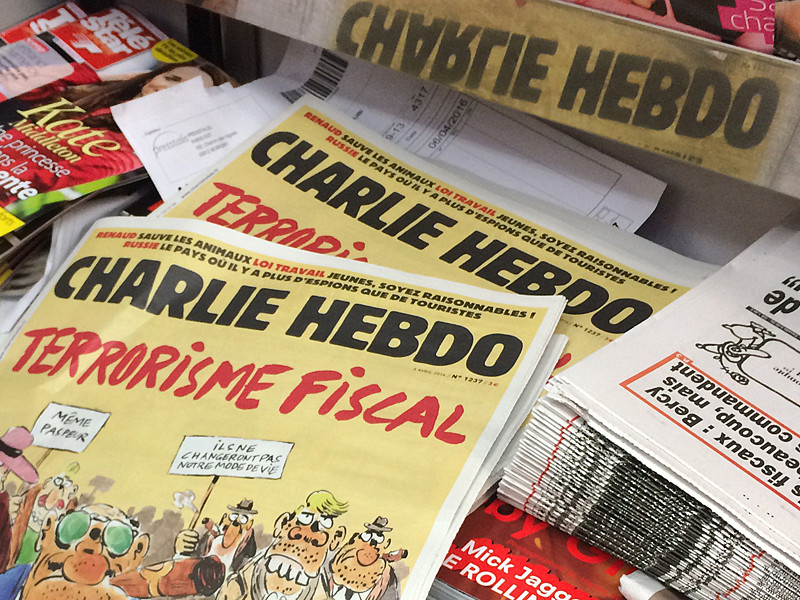 Скандально известный французский сатирический журнал Charlie Hebdo с 1 декабря этого года будет издаваться в печатной версии на территории Германии на немецком языке