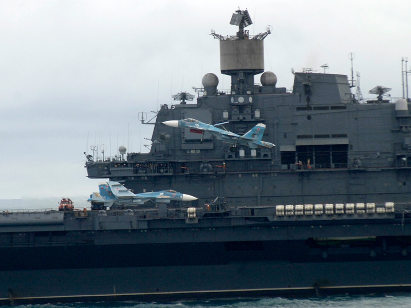 СМИ: истребитель с "Адмирала Кузнецова" упал в Средиземное море из-за отказа обоих двигателей