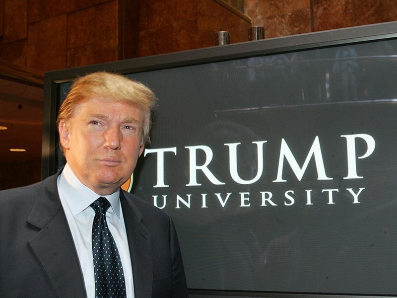 Избранный президент США Дональд Трамп согласился урегулировать претензии по групповому иску студентов закрытого со скандалом Trump University