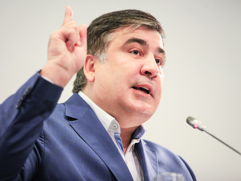 Бывший глава Одесской областной государственной администрации Михаил Саакашвили заявил, что президент Украины Петр Порошенко якобы поручил своим приближенным заняться подготовкой вопроса о лишении его гражданства страны по решению суда