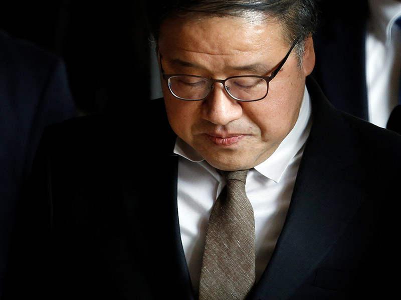 Бывший старший секретарь президента Южной Кореи Ан Чжон Бом арестован на 48 часов после допроса по делу о коррупции и злоупотреблению полномочиями. Причиной для ареста стали опасения, что Ан Чжон Бом может уничтожить улики или оказать давление на ключевых свидетелей