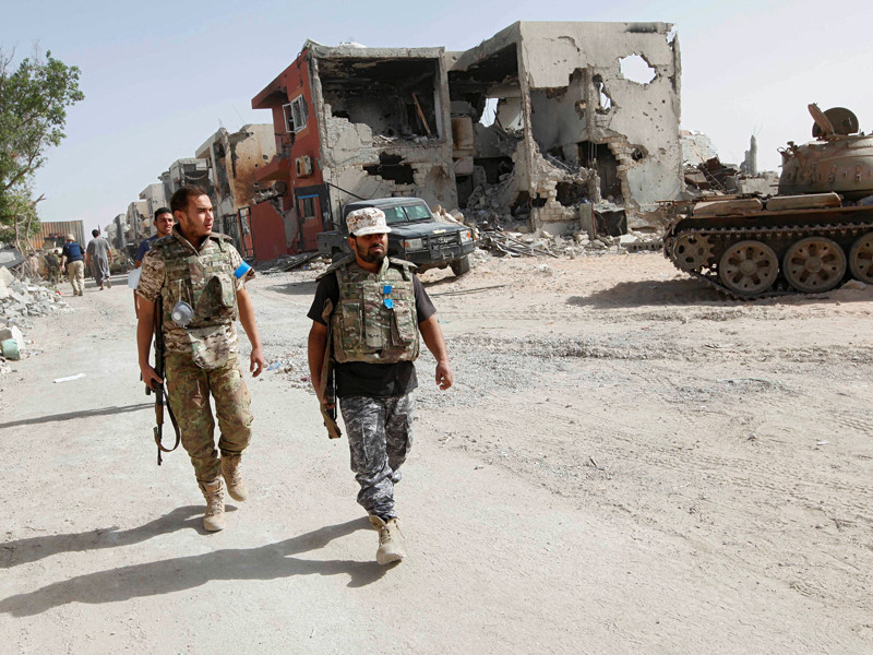 В ливийском Сирте продолжаются бои между правительственными войсками и исламистами