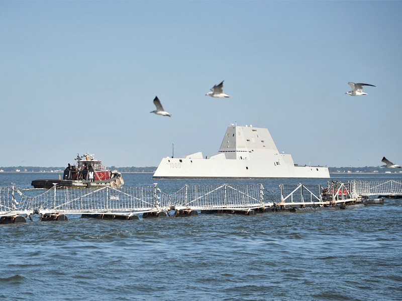 Новейший американский эсминец USS Zumwalt (DDG-1000) встал на якорь в Панамском канале из-за поломки