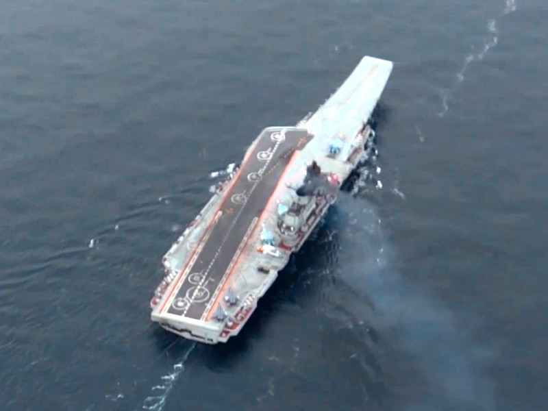 Тяжелый авианесущий крейсер "Адмирал Флота Советского Союза Кузнецов" у берегов Сирии в Средиземном море, 15 ноября 2016 года
