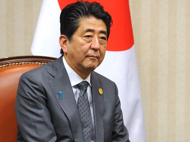 "По дипломатическим каналам мы передали, что это не соответствует позиции нашей страны и вызывает сожаление", - заявил премьер-министр Японии Синдзо Абэ
