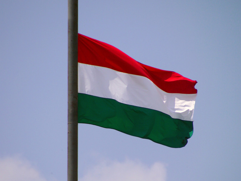 Парламент Венгрии выступил во вторник против запрета на размещение в стране беженцев. В ходе голосования депутаты отклонили соответствующий законопроект, предложенный премьер-министром страны Виктором Орбаном и предусматривающий внесение поправок в Конституцию страны