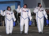 Участники основного экипажа 50/51-й экспедиции на Международную космическую станцию астронавт NASA Пегги Уитсон, космонавт "Роскосмоса" Олег Новицкий и астронавт ESA Тома Песке (слева направо)